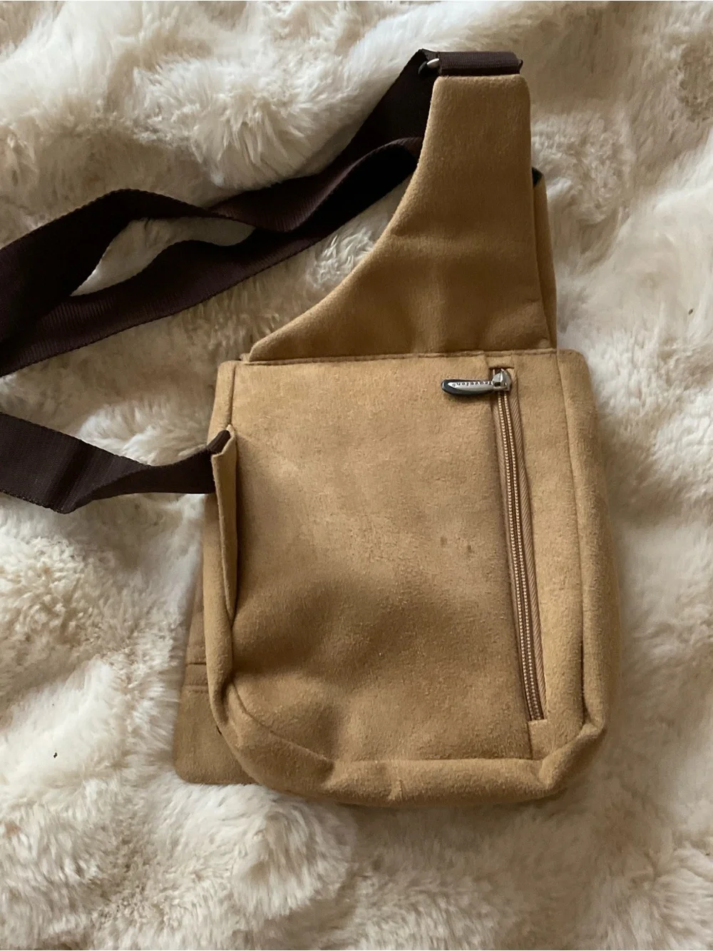 Travelon Anti-Theft Faux Suede Crossbody Travel Bag RFID, Sling Purse, tan, EUC.